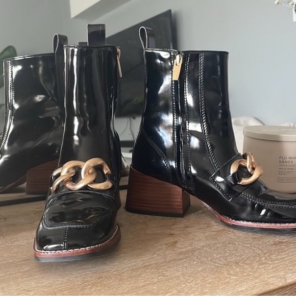 Steve Madden Shoes - Steve Madden buckle boots